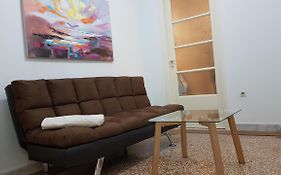 Olive Apartment- Athens Center, 4 Bd, 1.5 Bath